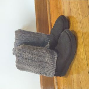 Ugg boot- Black suede, cable knit and sheepskin.